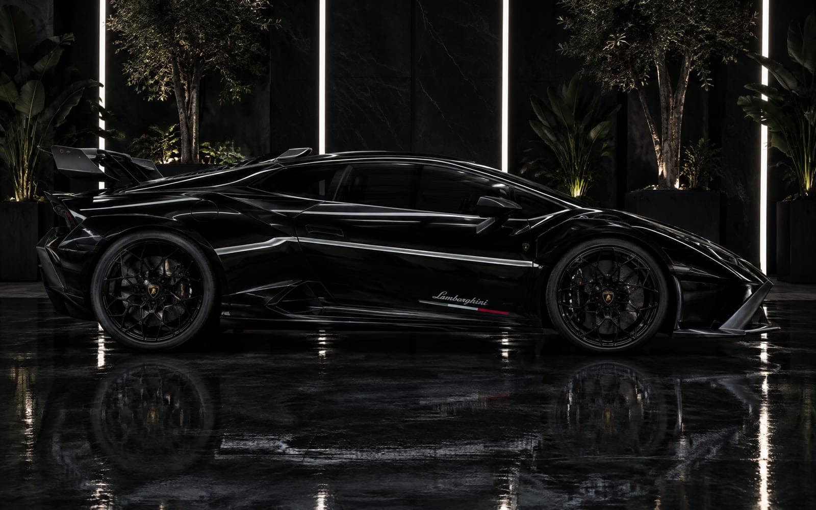 Side profile of a black Lamborghini Huracán STO